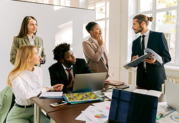 Il mercato azionario è rimbalzato, i prezzi del petrolio sono in forte oscillazione